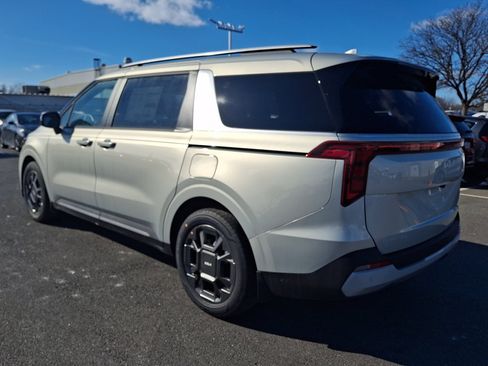 New 2026 Kia Carnival EX FWD image 4