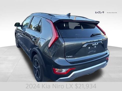 Certified 2024 Kia Niro LX image 6