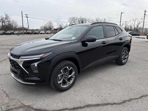 New 2026 Chevrolet Trax LT image 2