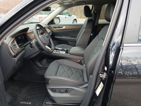 New 2026 Volkswagen Atlas SE FWD image 9