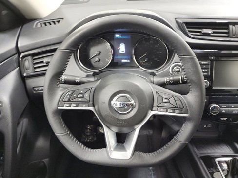 Used 2020 Nissan Rogue SV image 25