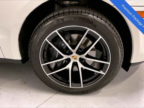 Used 2025 Porsche Macan AWD/4WD image 17