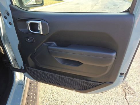 Used 2024 Jeep Wrangler Unlimited Rubicon 4xe w/ Capability Package image 5