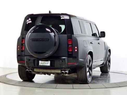 Used 2025 Land Rover Defender 110 X-Dynamic SE AWD/4WD image 9