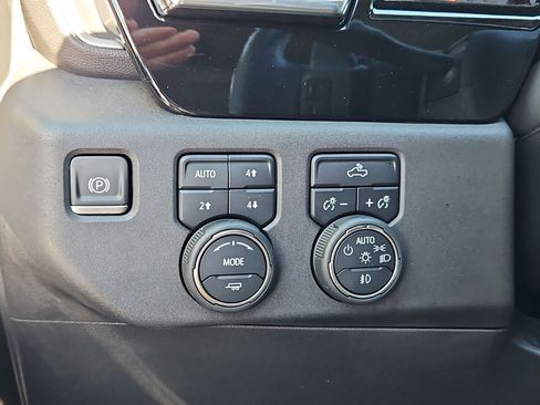 Certified 2022 Chevrolet Silverado 1500 LT Trail Boss w/ Convenience Package II image 26