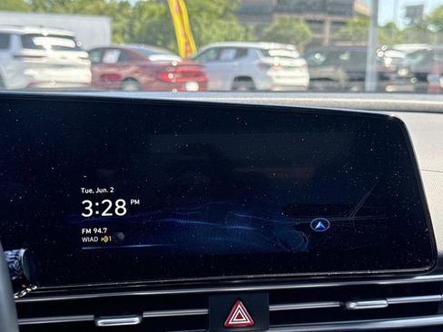 Used 2025 Hyundai Elantra SEL FWD image 22