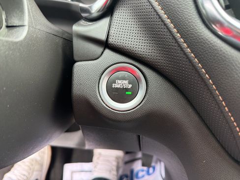 Used 2024 Chevrolet Equinox Premier image 18