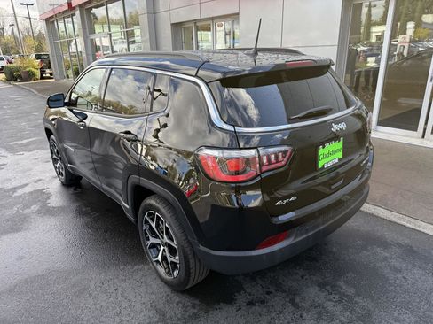 Used 2025 Jeep Compass Limited AWD/4WD image 3