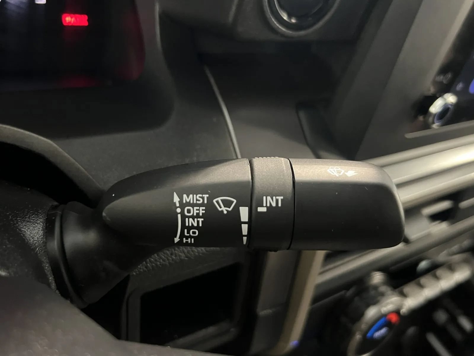 Used 2025 Toyota Tacoma SR5 AWD/4WD image 15