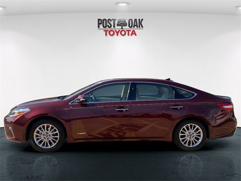 Used 2017 Toyota Avalon Limited image 4