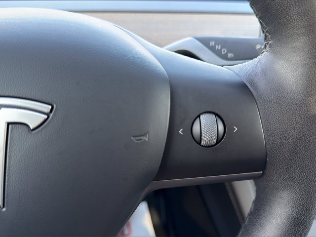 Used 2025 Tesla Model Y Long Range RWD image 21