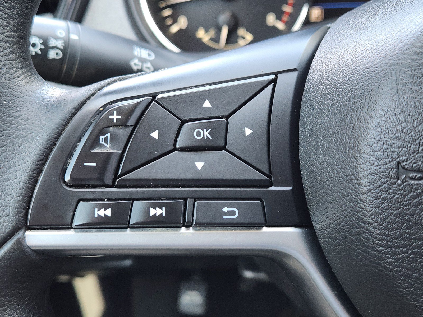 Used 2018 Nissan Rogue S FWD image 20