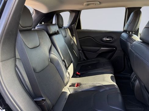 Used 2020 Jeep Cherokee Latitude w/ Quick Order Package 26F North image 18