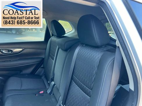 Used 2018 Nissan Rogue SV w/ Premium Package FWD image 13