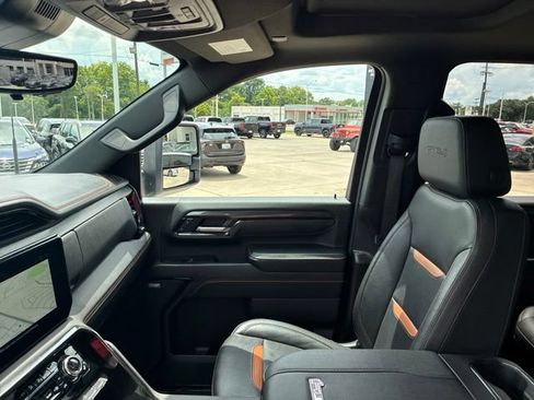 Used 2025 GMC Sierra 2500 AT4 w/ AT4 Premium Plus Package AWD/4WD image 16
