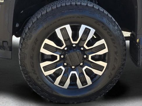 Used 2024 GMC Sierra 2500 Denali Ultimate image 9