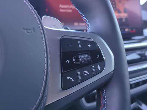 Used 2025 BMW X7 M60i image 20