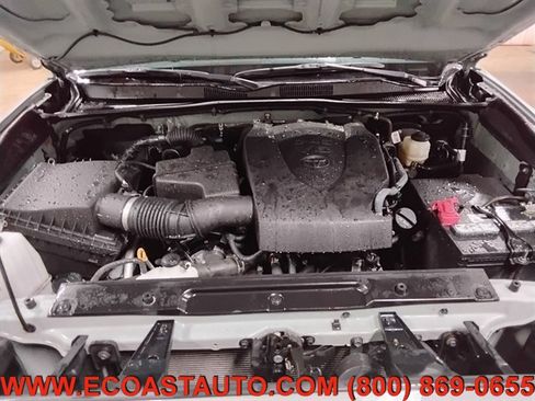 Used 2022 Toyota Tacoma TRD Sport AWD/4WD image 9