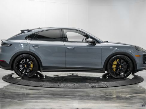 Used 2024 Porsche Cayenne Turbo GT AWD/4WD image 20