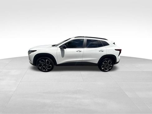 Used 2025 Chevrolet Trax RS FWD image 4