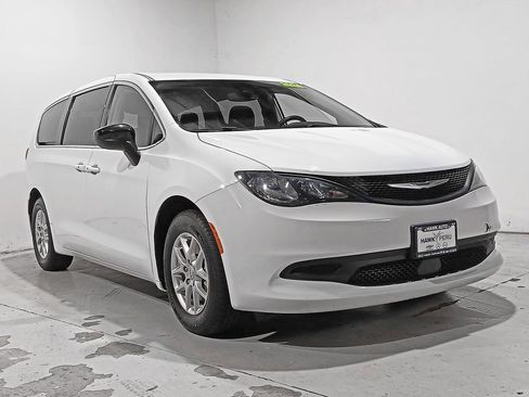 Used 2024 Chrysler Voyager LX FWD image 34