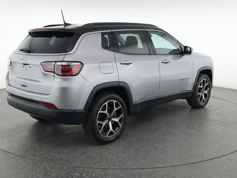 Used 2025 Jeep Compass Limited image 9