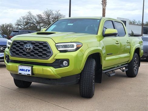 Used 2023 Toyota Tacoma TRD Sport image 2