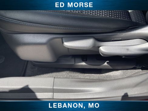 Certified 2025 Chevrolet Trax LT FWD image 32