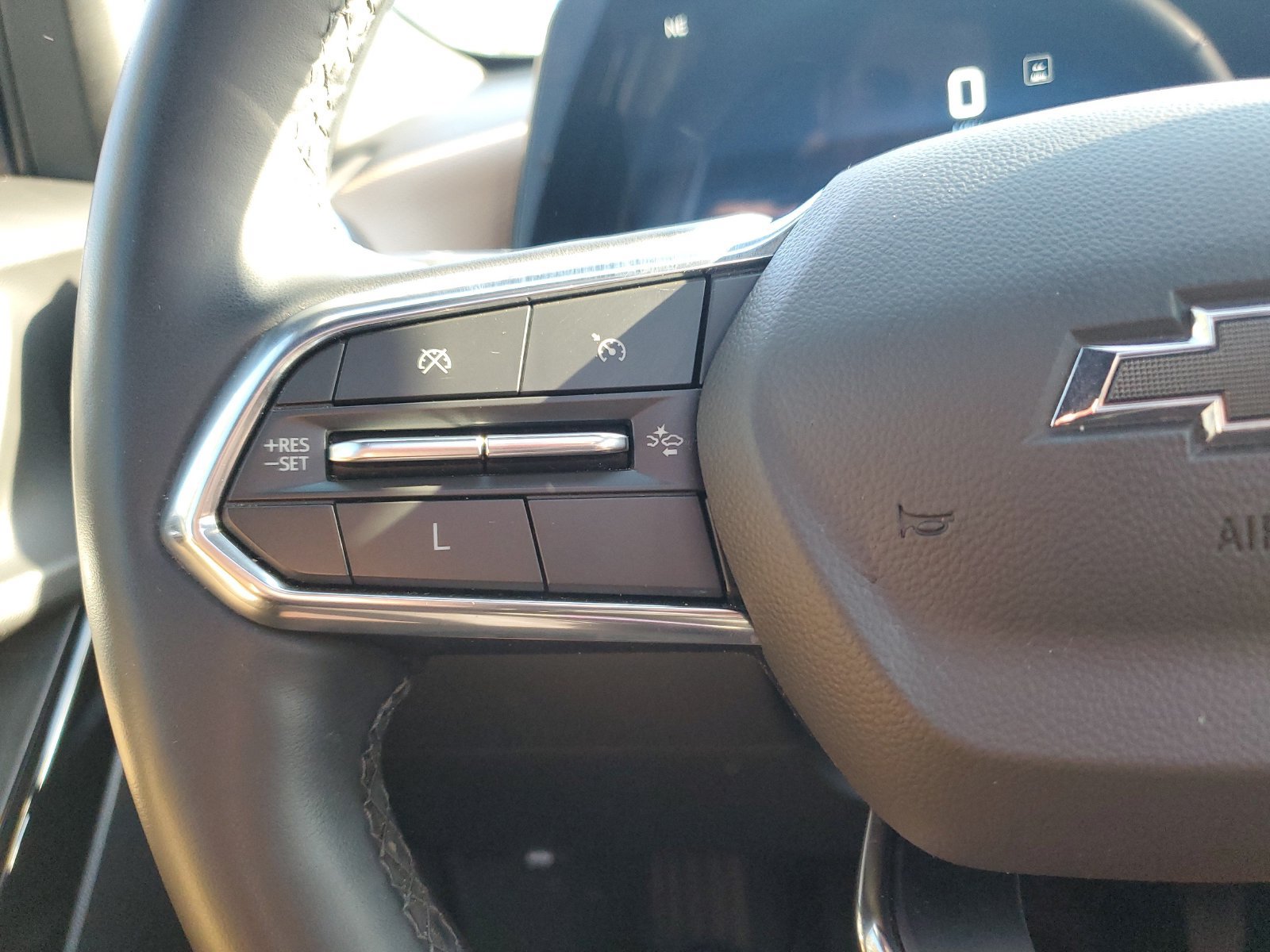 Used 2025 Chevrolet Equinox ACTIV w/ Safety and Technology Package AWD/4WD image 23