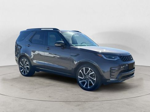 Used 2025 Land Rover Discovery Dynamic SE AWD/4WD image 2