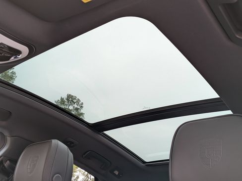 Certified 2026 Porsche Macan AWD/4WD image 20