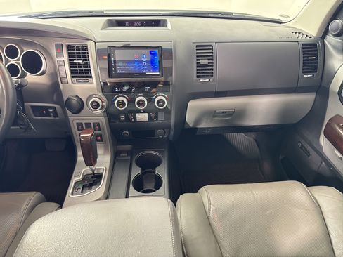 Used 2016 Toyota Sequoia Platinum image 28