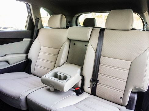 Used 2020 Kia Sorento LX image 37