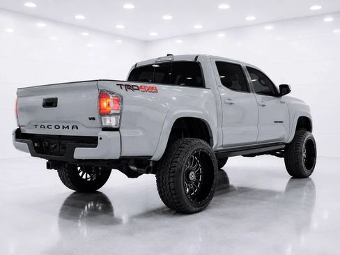 Used 2020 Toyota Tacoma TRD Sport AWD/4WD image 5