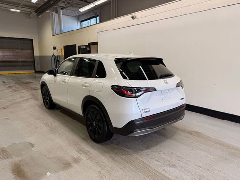 Used 2023 Honda HR-V Sport image 3