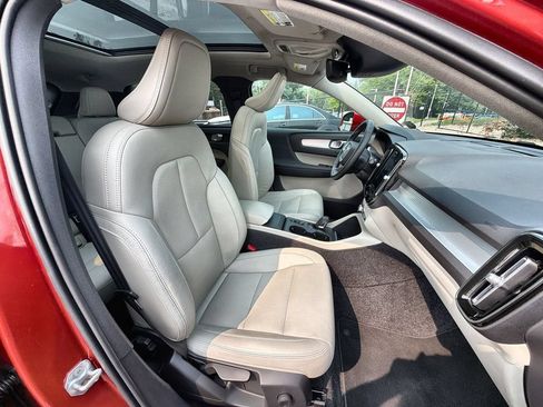 Used 2021 Volvo XC40 T5 Momentum AWD/4WD image 22