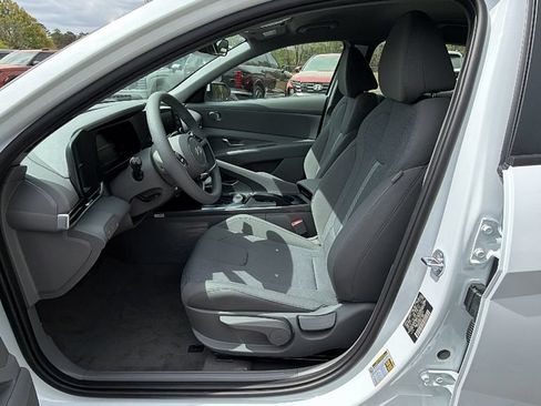 New 2026 Hyundai Elantra SE FWD image 10