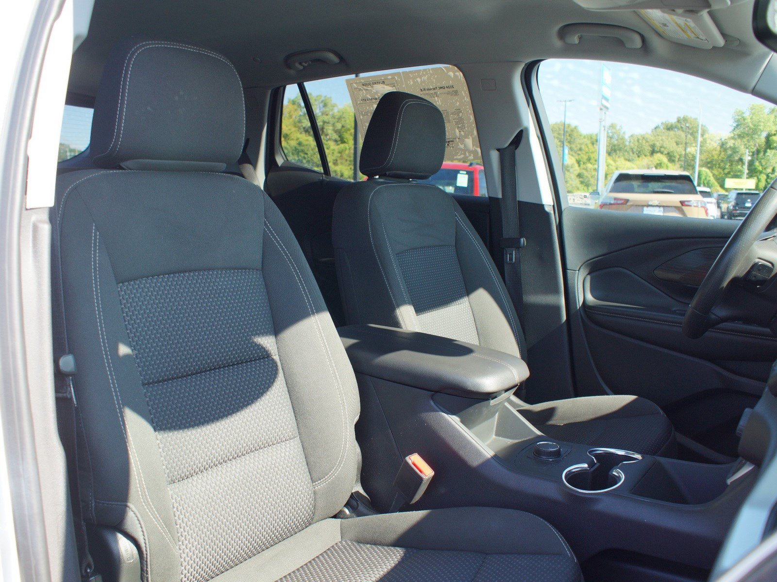 Used 2024 GMC Terrain SLE AWD/4WD image 22