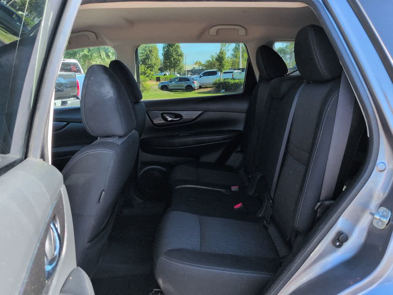 Used 2018 Nissan Rogue SV FWD image 13