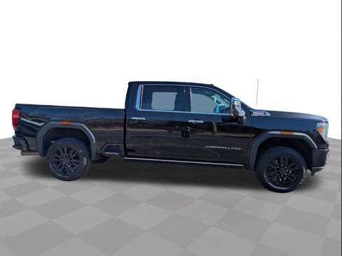 Certified 2022 GMC Sierra 2500 Denali w/ Denali Black Diamond Edition image 3