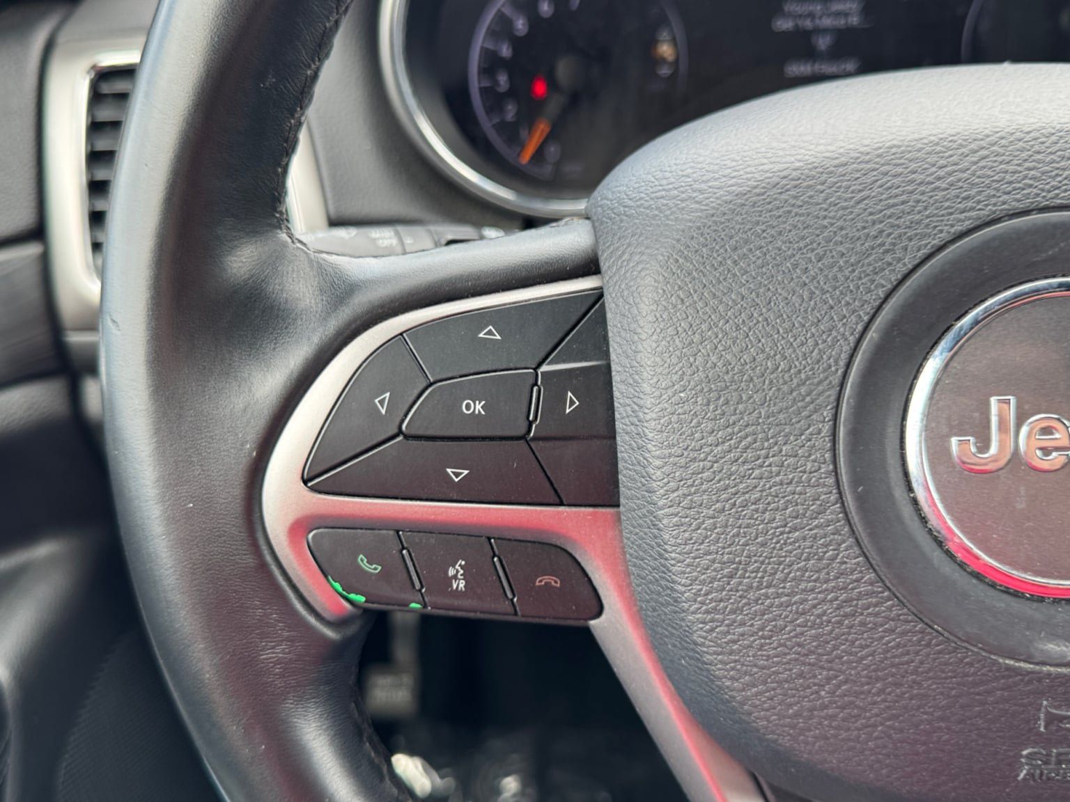 Used 2019 Jeep Grand Cherokee Laredo AWD/4WD image 22