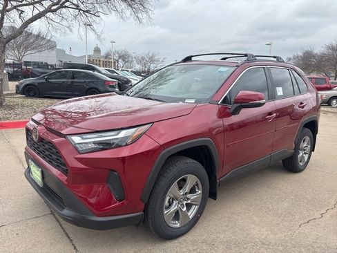 Used 2025 Toyota RAV4 XLE w/ Convenience Package image 1