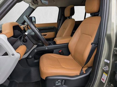 Used 2024 Land Rover Defender 130 S image 17