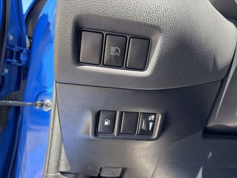 Used 2019 Toyota C-HR XLE FWD image 17
