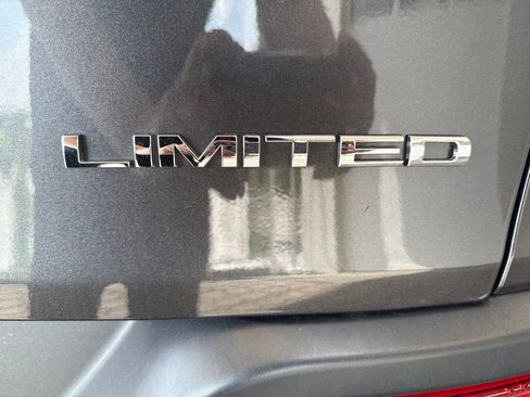 Used 2017 Jeep Cherokee Limited AWD/4WD image 11