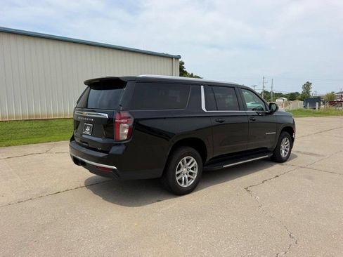 Used 2023 Chevrolet Suburban LT AWD/4WD image 3