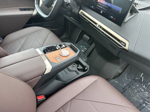 Used 2023 BMW iX xDrive50 w/ Ultimate Package 2 image 16