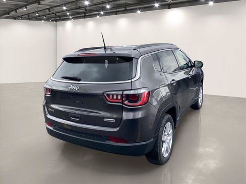 Used 2022 Jeep Compass Latitude w/ Convenience Group AWD/4WD image 7