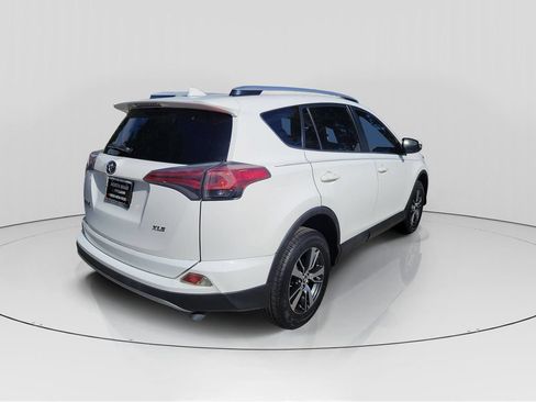 Used 2018 Toyota RAV4 XLE FWD image 7