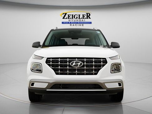 New 2026 Hyundai Venue SEL FWD image 2